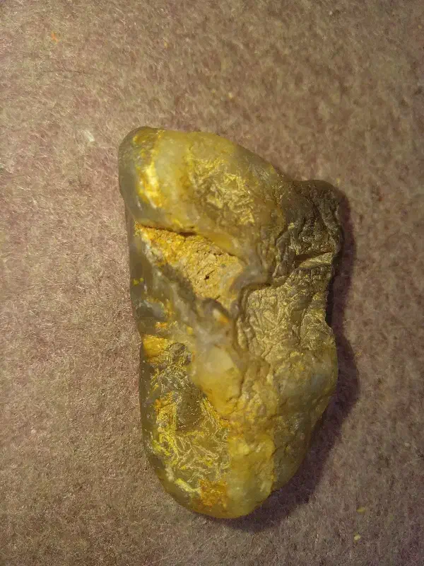 سنگ زیبا و مشکوک به شهاب سنگ|کلکسیون اشیاء عتیقه|رشت, حمیدیان|دیوار