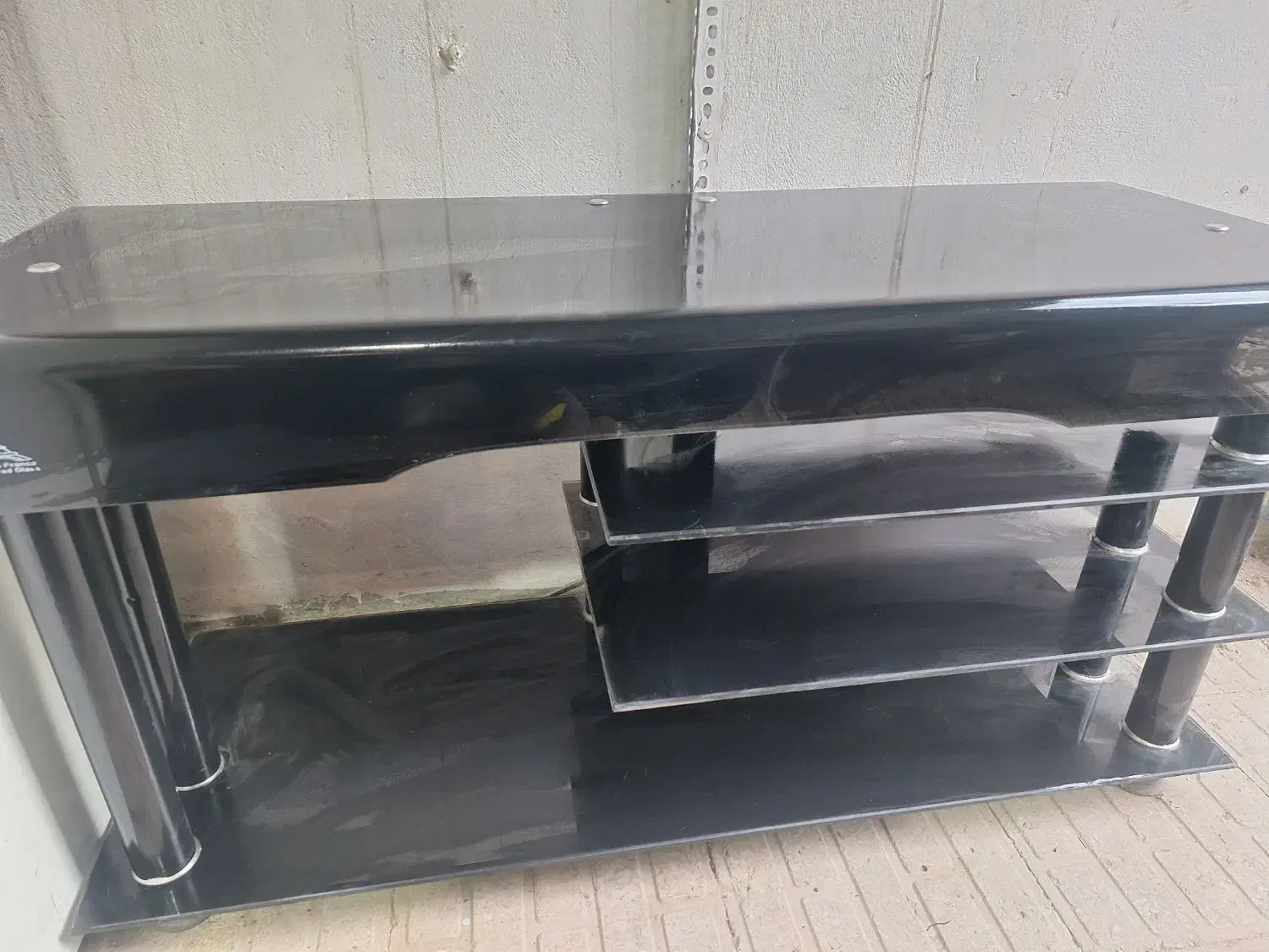 میز در حد نو|میز تلویزیون|فولادشهر, A4|دیوار