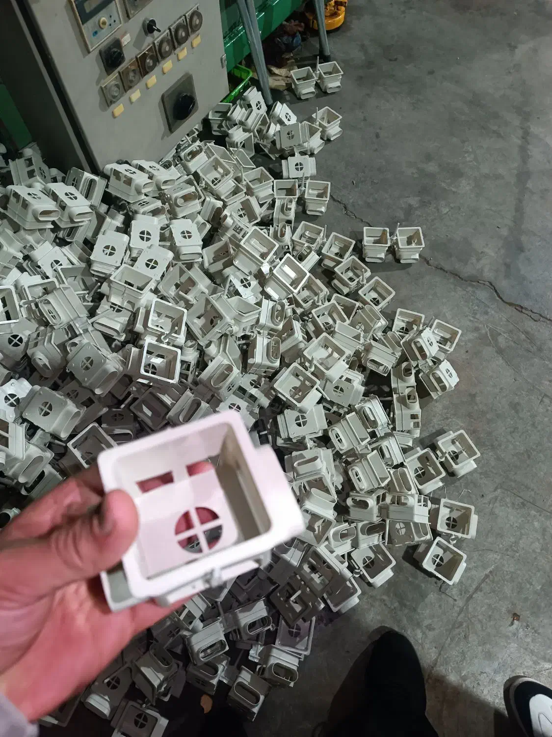 تولید لوله خرطومی قوطی کلیدبرق|عمدهفروشی|یزد, |دیوار