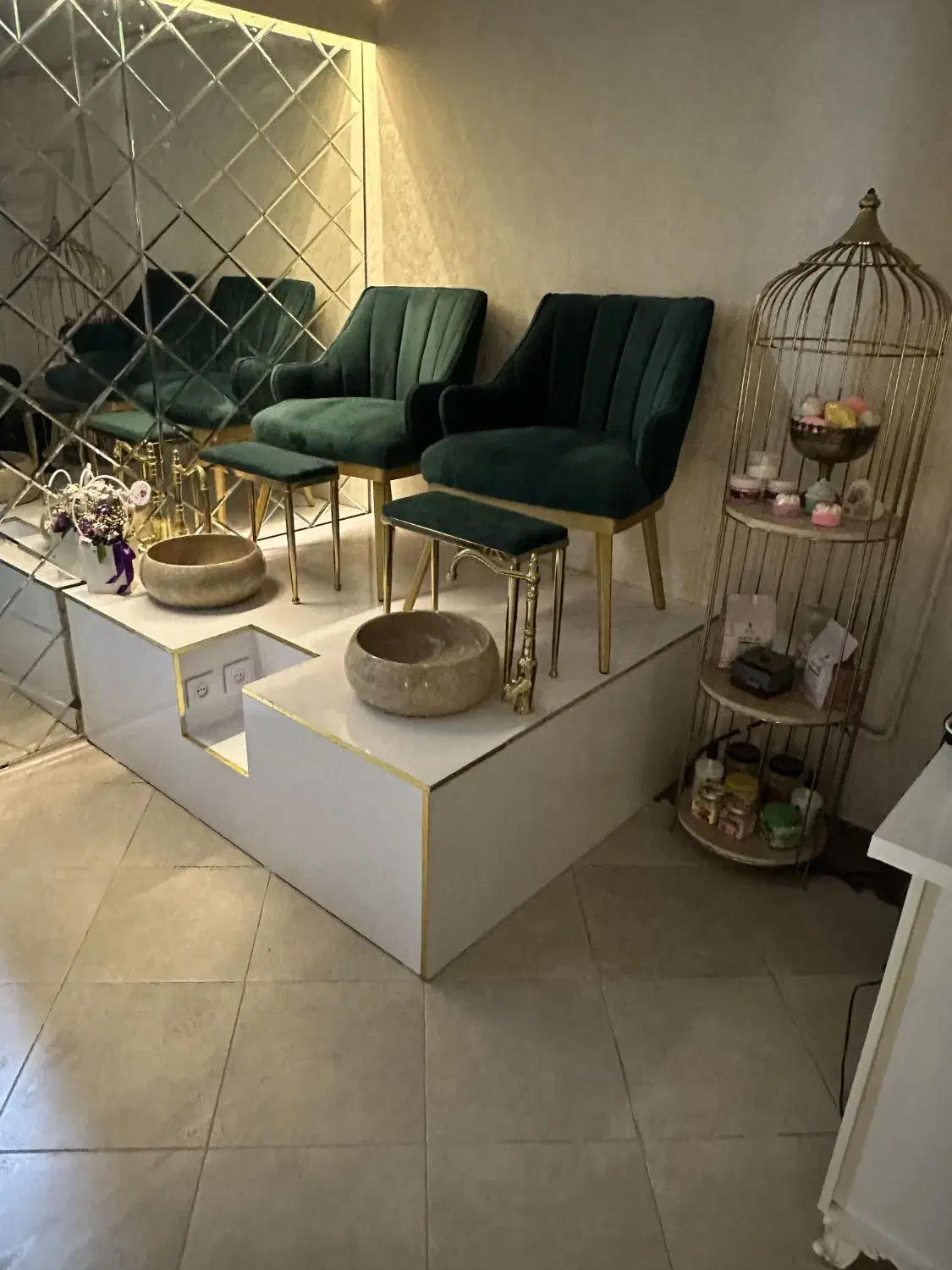 اجاره لاین و اتاق در سالن زیبایی|اجارهٔ دفتر کار، اتاق اداری، مطب|مشهد, هفت تیر (آب و برق)|دیوار