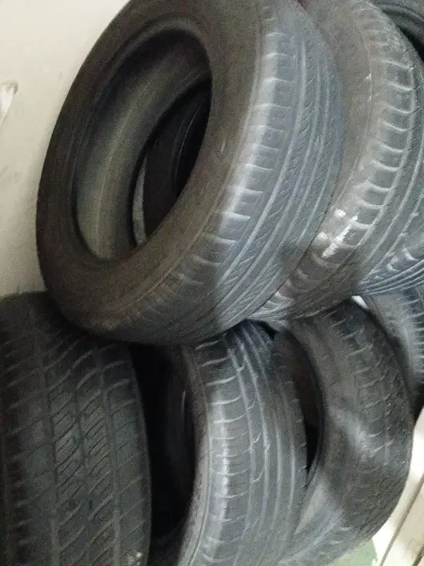 لاستیک ۱۳ تا ۱۷در حد نو بفروش میرسد|قطعات یدکی و لوازم جانبی|صدرا-فارس, فاز ۱|دیوار