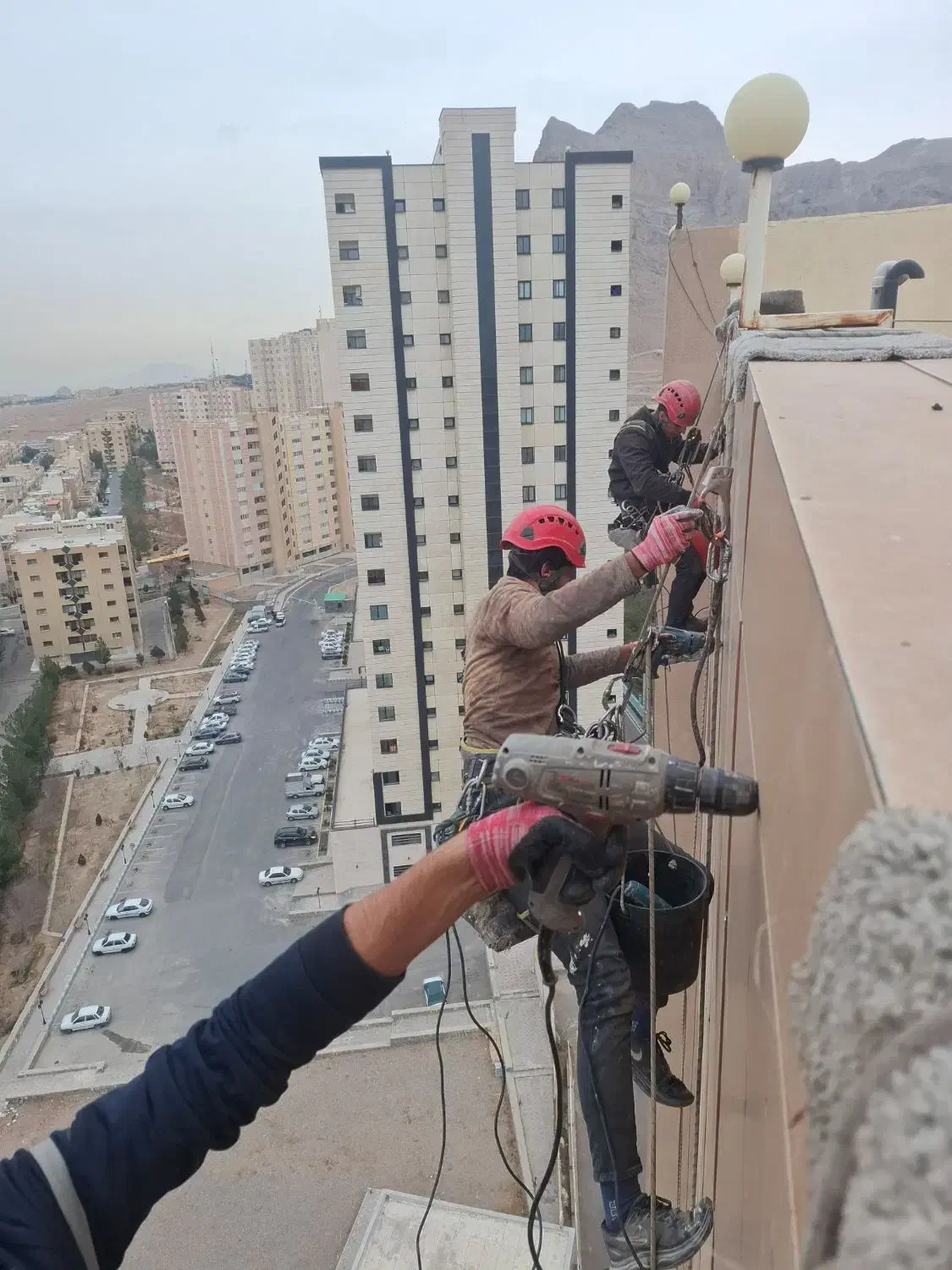 اجرای کلیه خدمات کاردر ارتفاع بدون نیاز به داربست|خدمات پیشه و مهارت|اصفهان, باغ زیار|دیوار