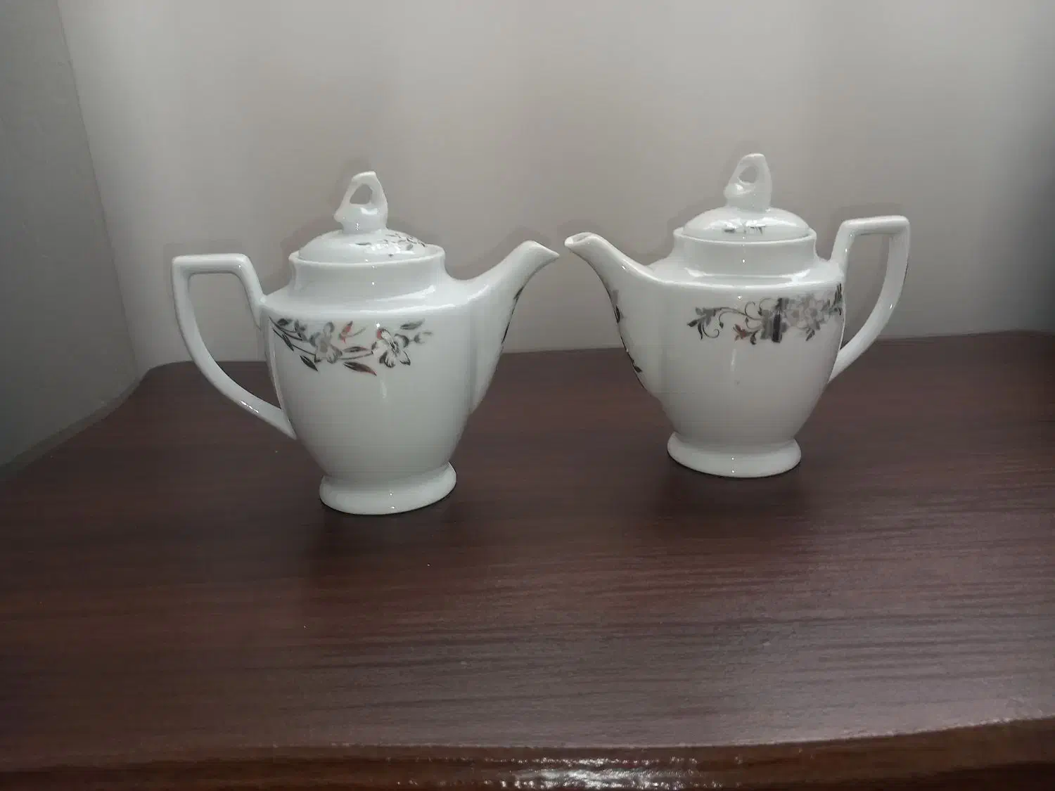 قوری و شکرپاش چینی|قوری، کتری، قهوهساز دستی|بروجرد, |دیوار