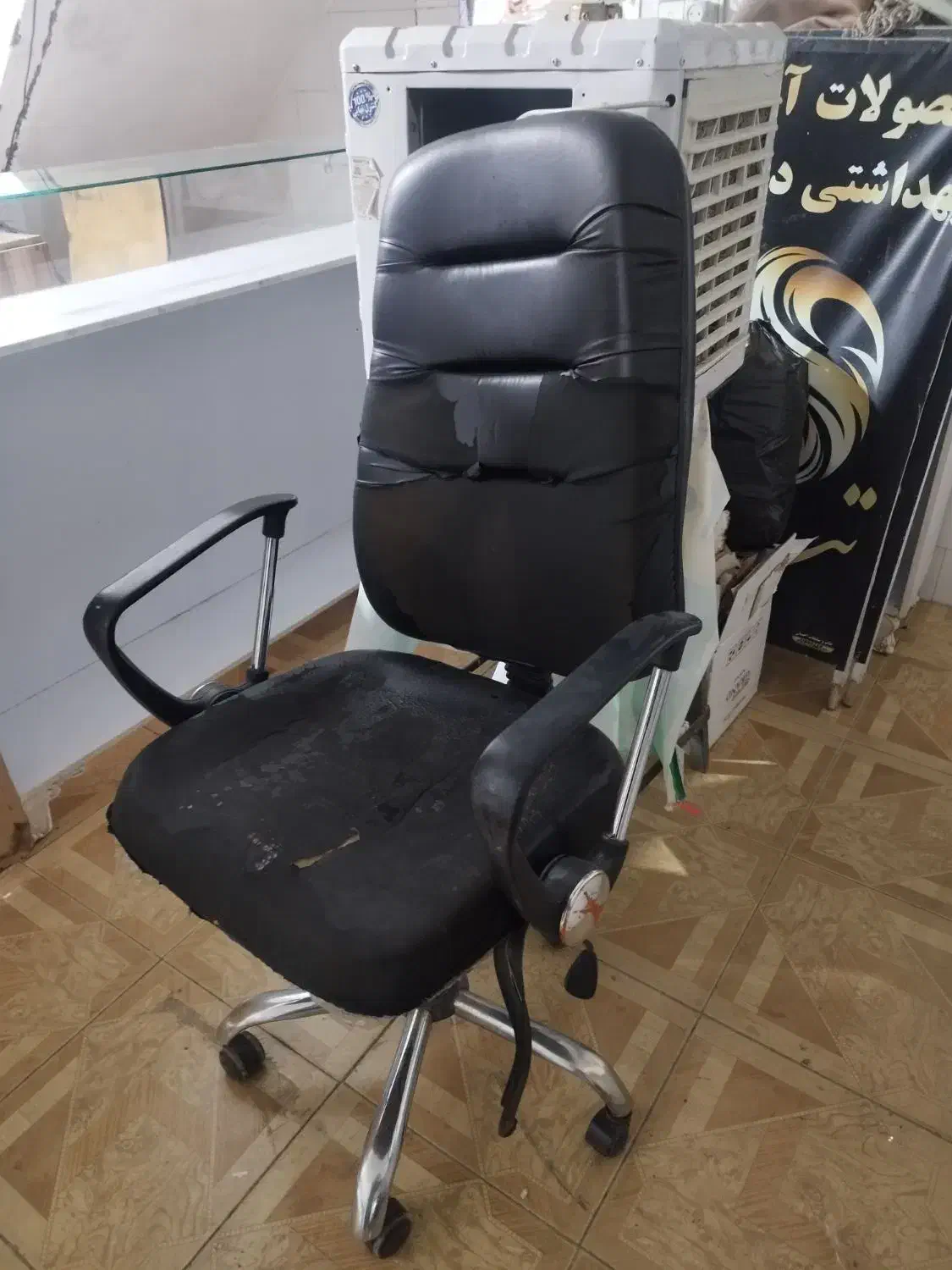 صندلی نیاز ب تعمیر|حراج|دورود, |دیوار