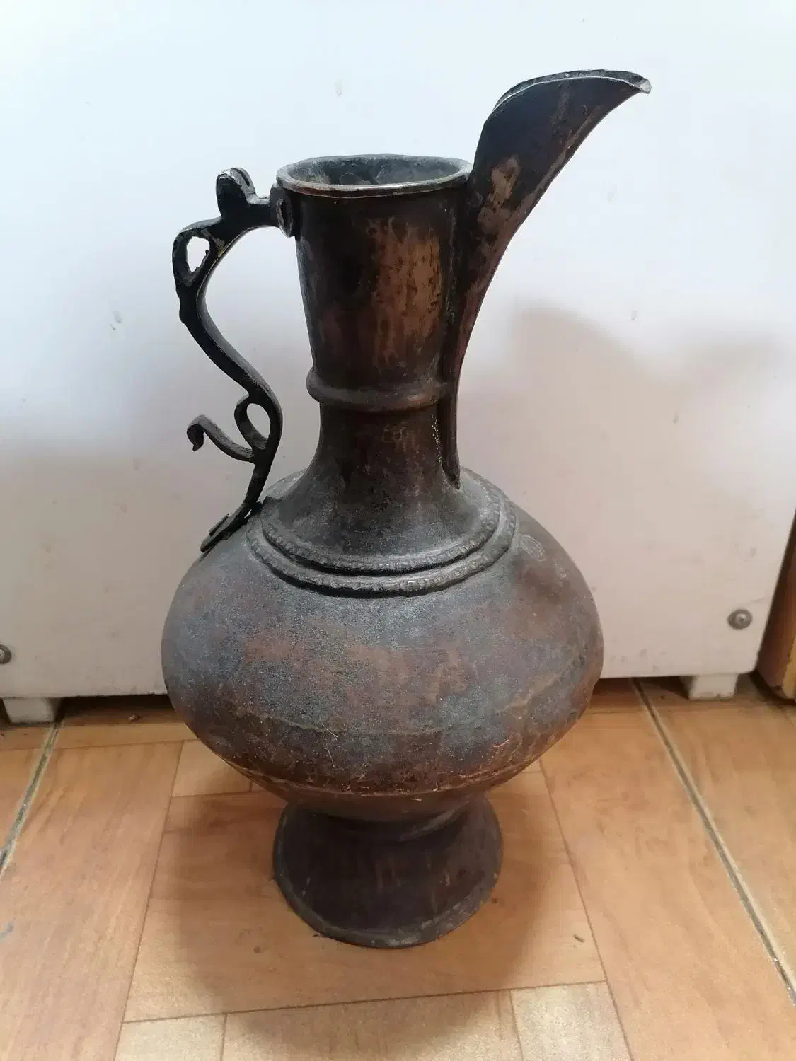 عتیقه. ابریق. پارچ|کلکسیون اشیاء عتیقه|قم, شاه احمد قاسم|دیوار