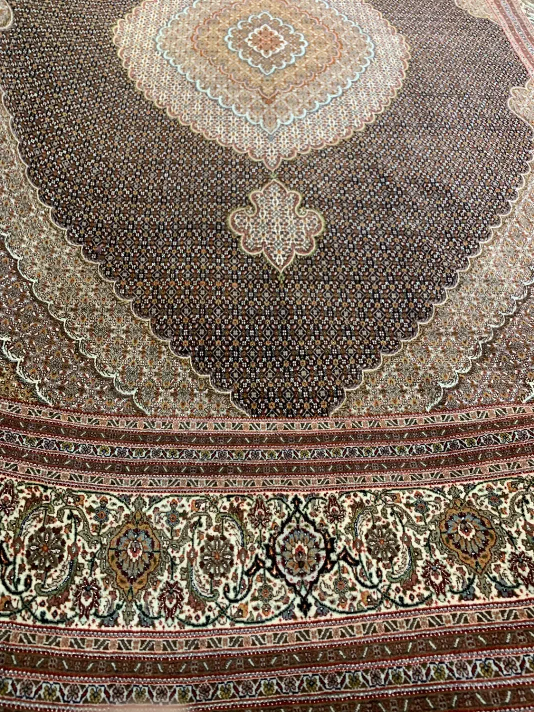 (فرش حق زاده)جفت فرش۱۸متری ماهی۴۰رج گل ابریشم|فرش|تبریز, |دیوار