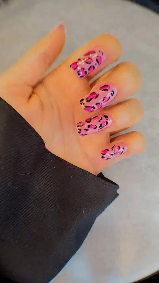 خدمات کاشت ناخن|خدمات آرایشگری و زیبایی|رشت, معلم|دیوار