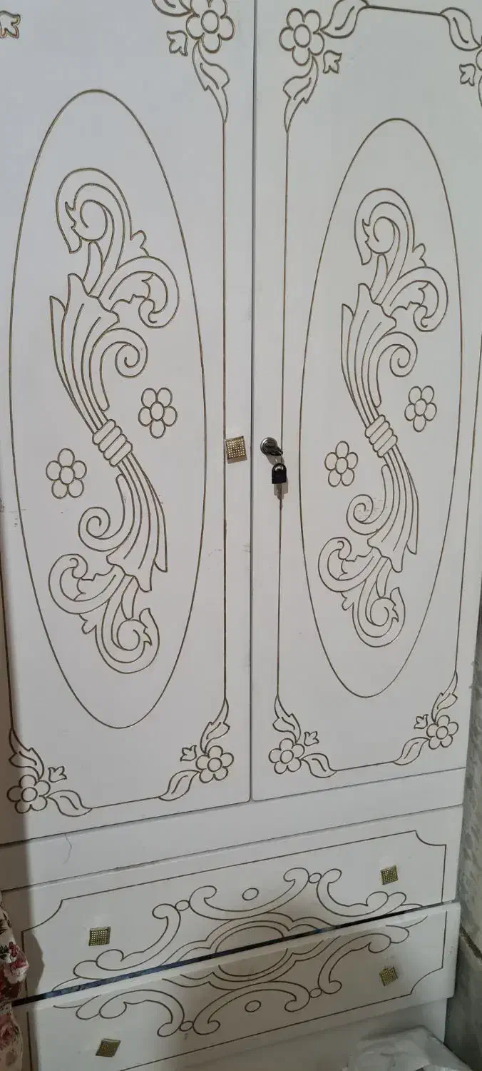 سرویس چوب کامل در حد نو|تخت و سرویس خواب|قم, قلعه عموحسین|دیوار