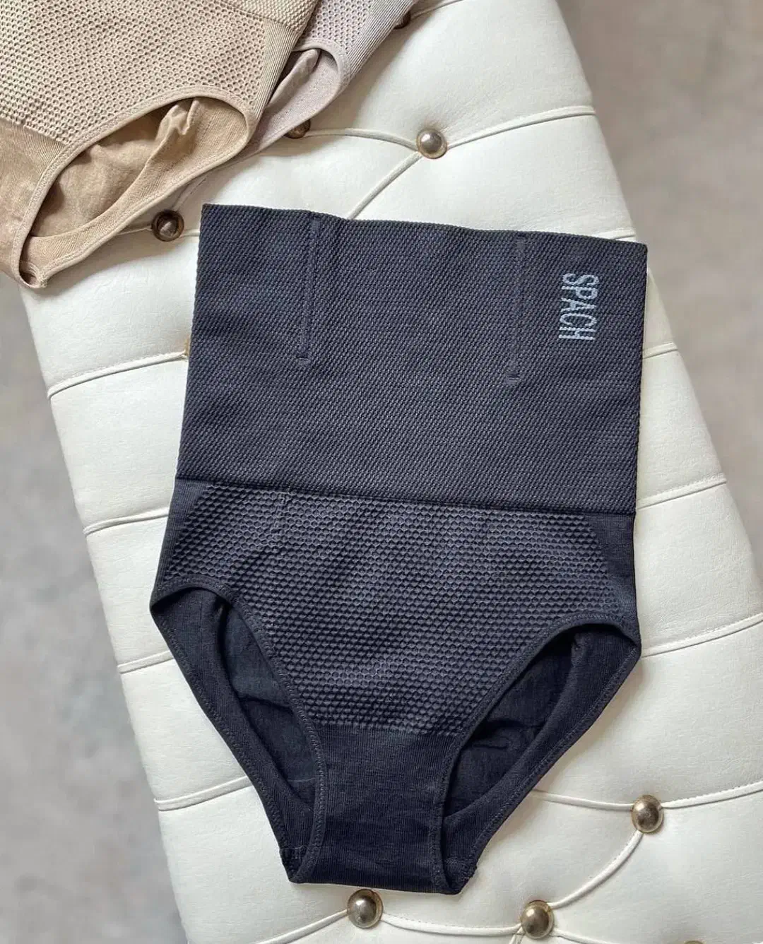 گن شکم و پهلو|لباس|بیرجند, |دیوار