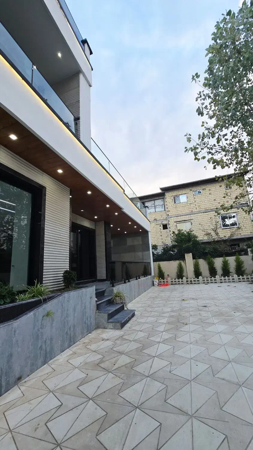 فروش ویلای ۲۶۵ متری استخردار نما مدرن شهری|فروش خانه و ویلا|تنکابن, |دیوار