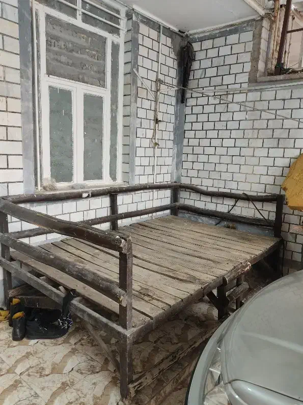 تخت سنتی بزرگ ومحکم|صندلی و نیمکت|اهواز, کوی فرهنگیان ۲|دیوار