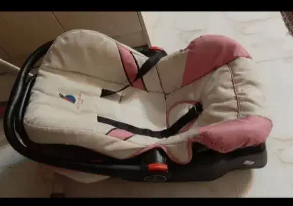 صندلی غدا و کریر چند حالت|تخت و صندلی بچه|شیراز, سرو|دیوار