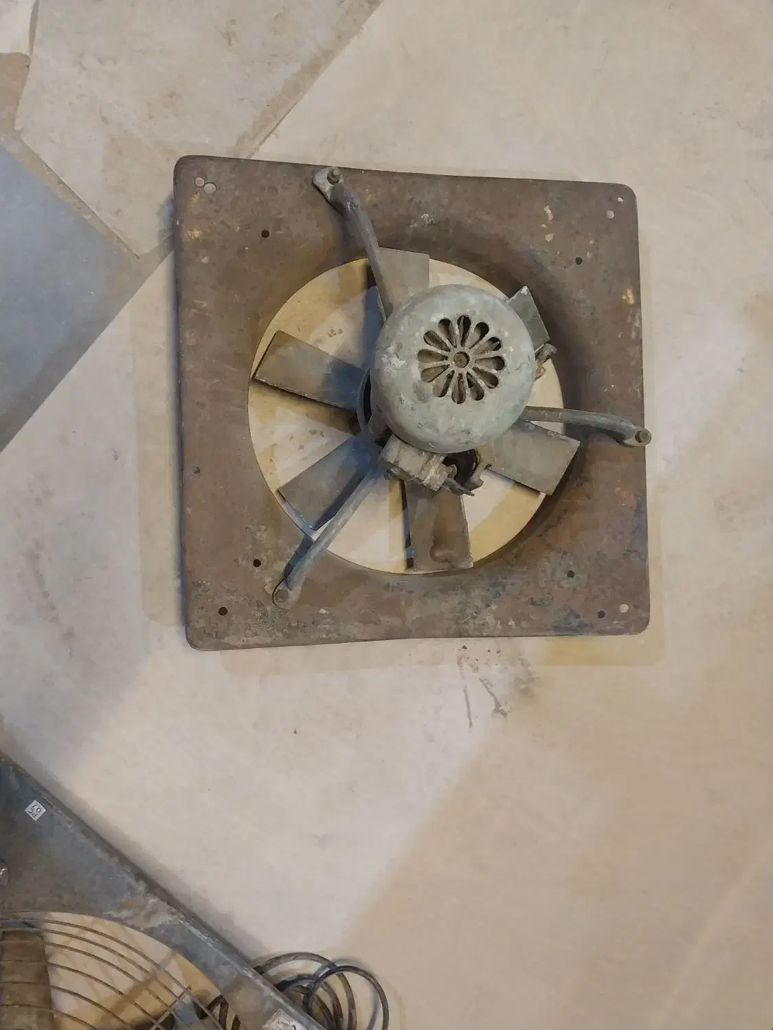 هواکش دو منظوره|پنکه و تصفیه‌کنندهٔ هوا|پردیس, فاز ۸|دیوار