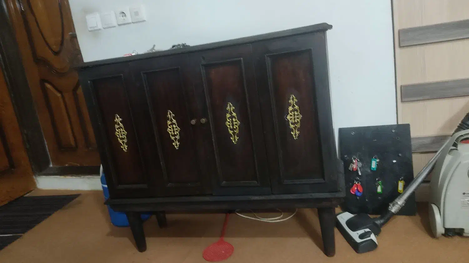 تلویزیون کمدی سالم|کلکسیون اشیاء عتیقه|اصفهان, آبشار|دیوار