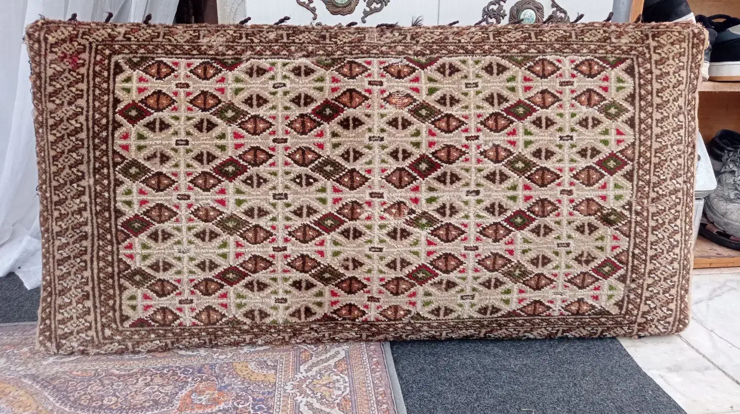 پشتی 1 عدد جفت و دو عدد تکی|پشتی|تنکابن, |دیوار