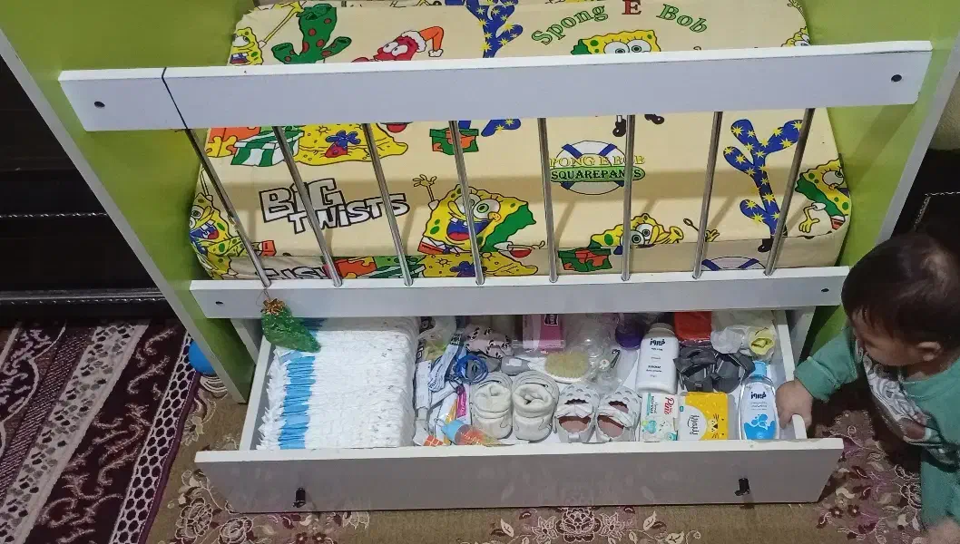 تخت نوزاد تمیز وبدون ایراد|تخت و سرویس خواب|سوسنگرد, |دیوار