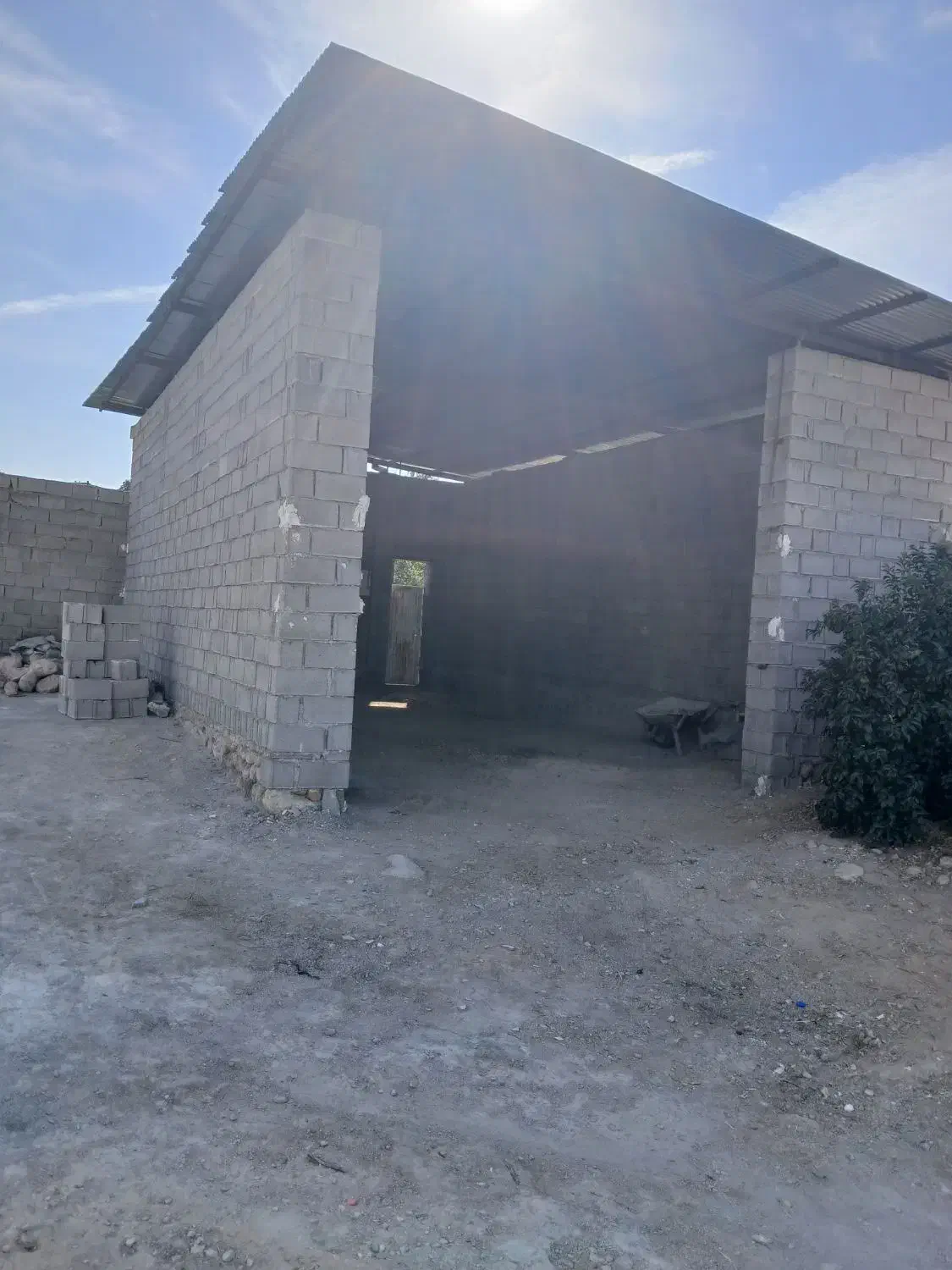 سوله ۷۰ متری جهت انبار علوفه دام اجاره داده میشود|اجارهٔ دفتر صنعتی، کشاورزی، تجاری|کازرون, |دیوار