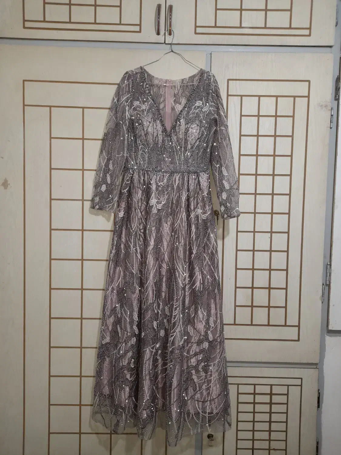 لباس مجلسی زنانه|لباس|رباطکریم, رباطکریم|دیوار