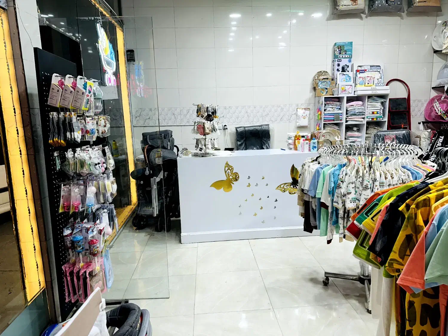 واگذاری اجناس سیسمونی و پوشاک بچگانه|کفش و لباس بچه|بانه, |دیوار