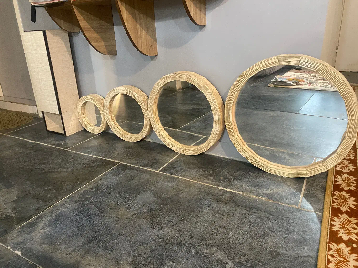 آینه و باکس|آینه|اصفهان, قهجاورستان|دیوار