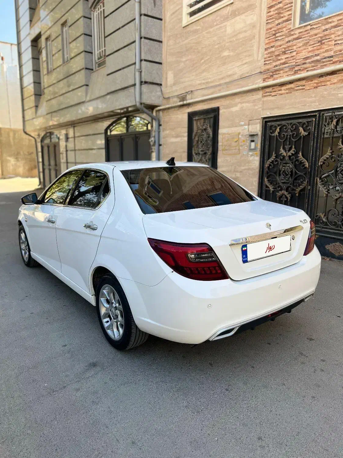 دنا اتومات مدل ۱۴۰۱ در حد خشک|خودرو سواری و وانت|بروجرد, |دیوار