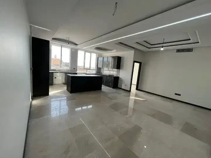 آپارتمان ۱۰۲ متر/کلید نخورده/مناسب سخت پسندان