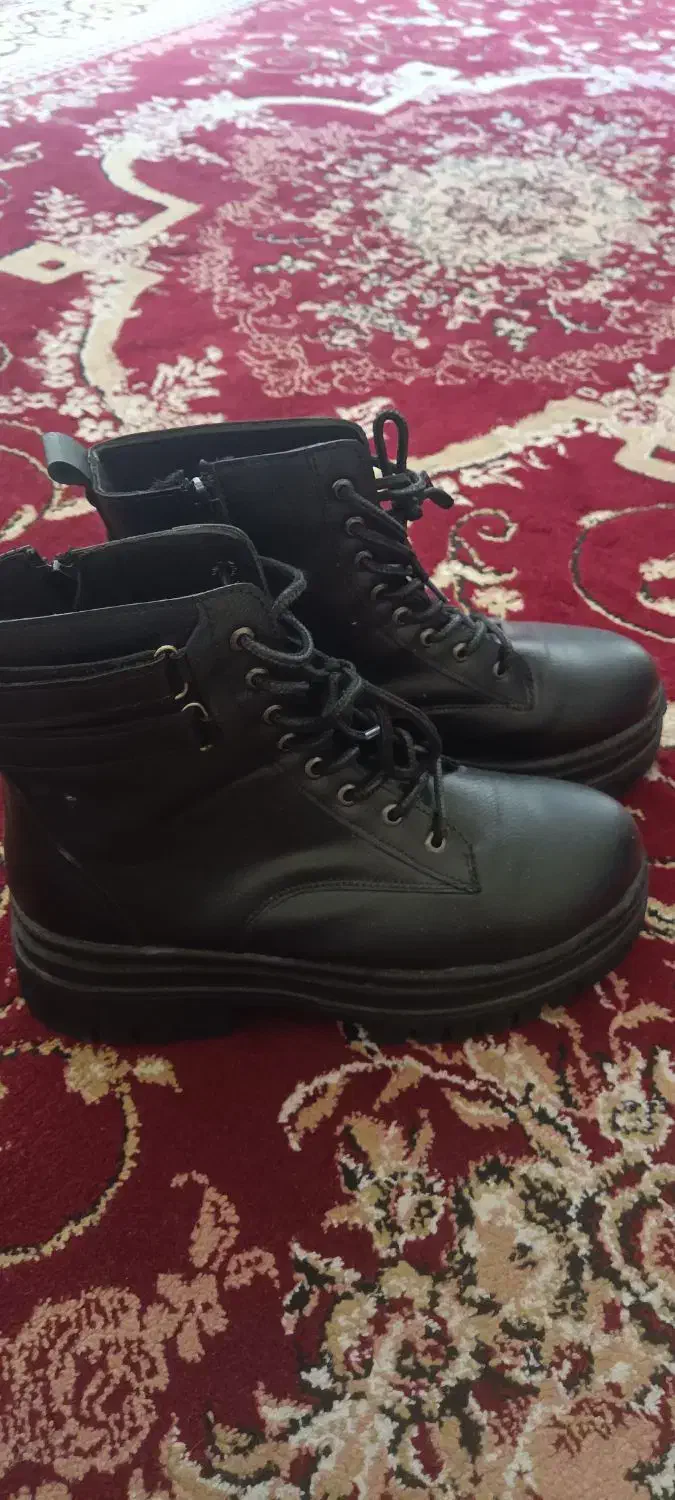 بوت|کیف، کفش، کمربند|صدرا-فارس, فاز ۱|دیوار