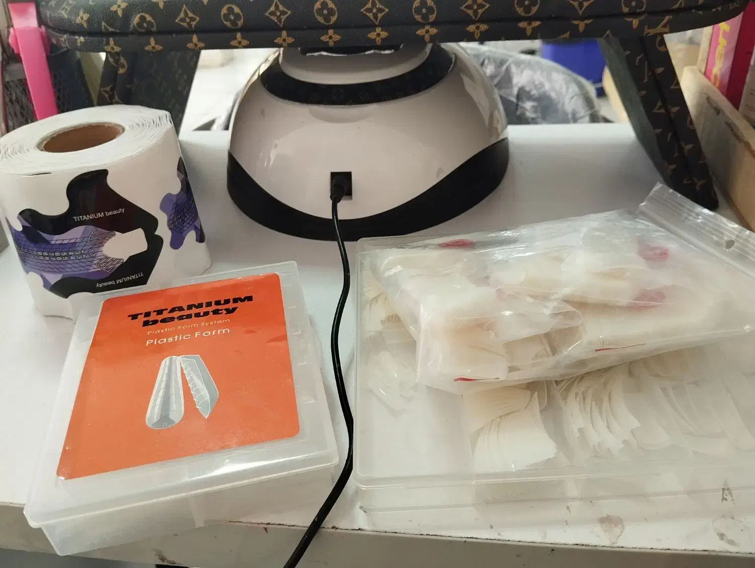 لوازم کاشت|آرایشگاه و سالن‌های زیبایی|بروجرد, |دیوار