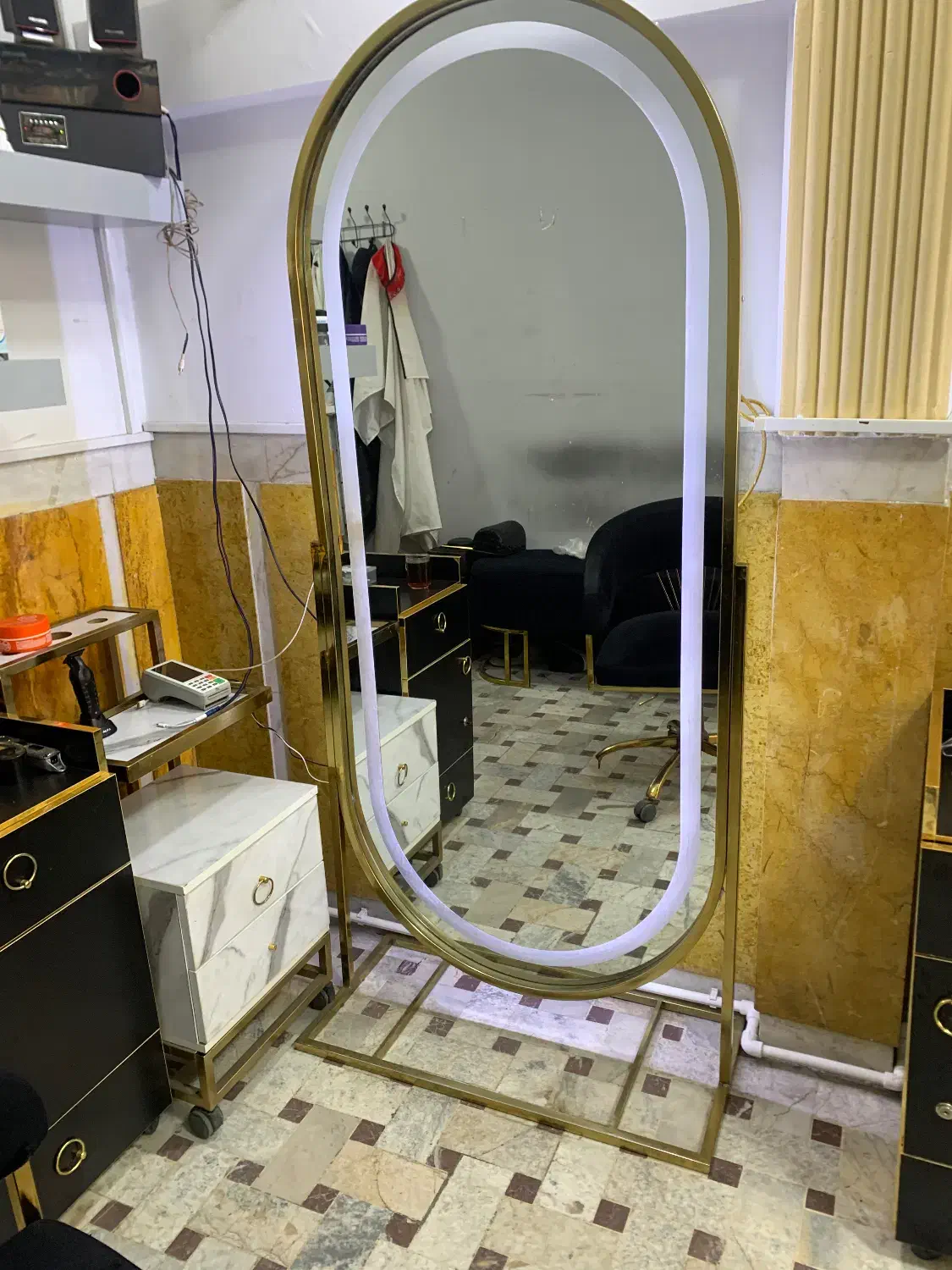 دو عدد آیینه پایه دار برای ارایشگاه|آرایشگاه و سالنهای زیبایی|مهاباد (آذربایجان غربی), |دیوار