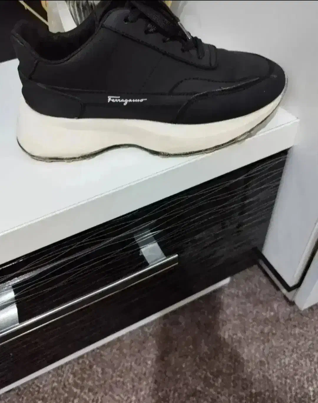 کتانی|کیف، کفش، کمربند|رشت, فلسطین|دیوار