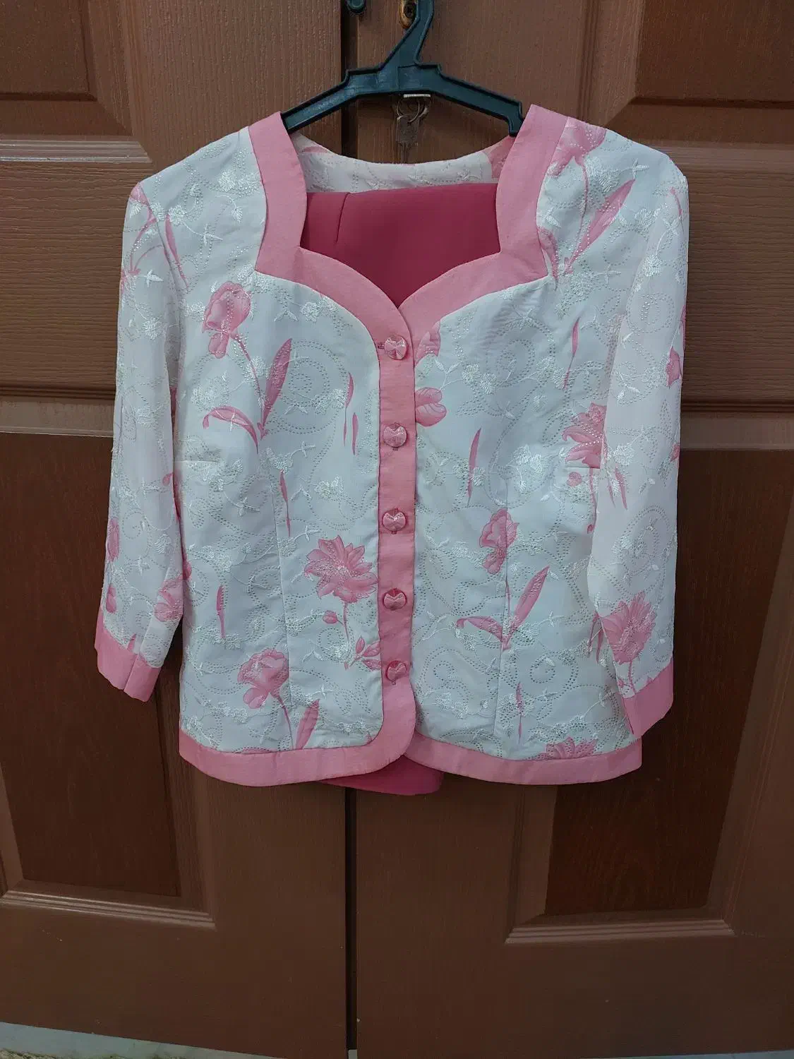 بلوز و دامن صورتی آرامش بخش|لباس|میبد, |دیوار