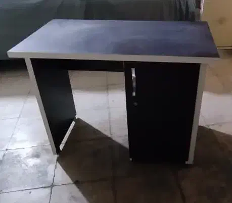 ۲ عدد میز|میز تحریر و کامپیوتر|بندرعباس, |دیوار