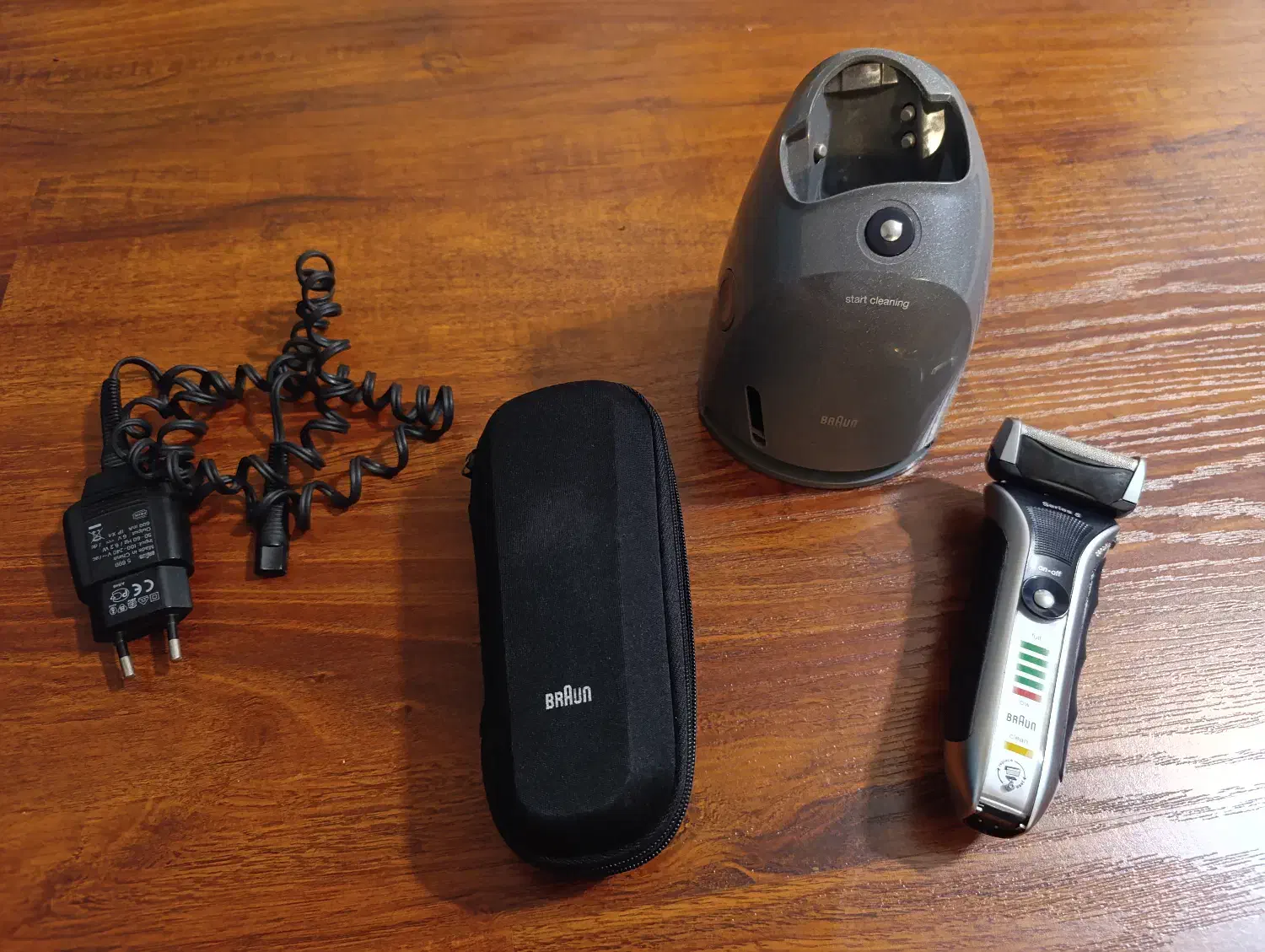 ریش تراش سری ۵ براون با دستگاه شستشو اتومات|آرایشی، بهداشتی، درمانی|رشت, معلم|دیوار