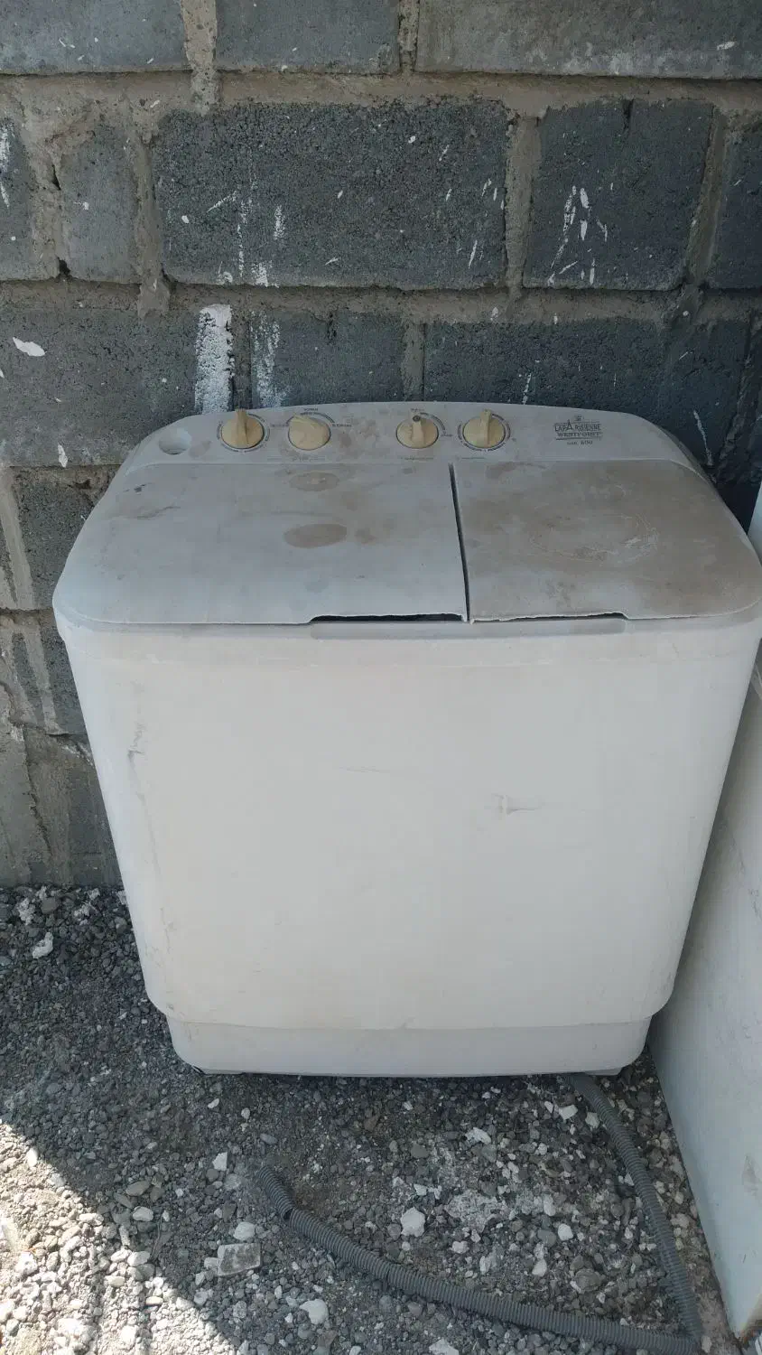 یخچال، ماشین لباسشویی، تلویزیون، دستگاه سی‌دی.|ماشین لباسشویی و خشک‌کن لباس|بیکاه, |دیوار