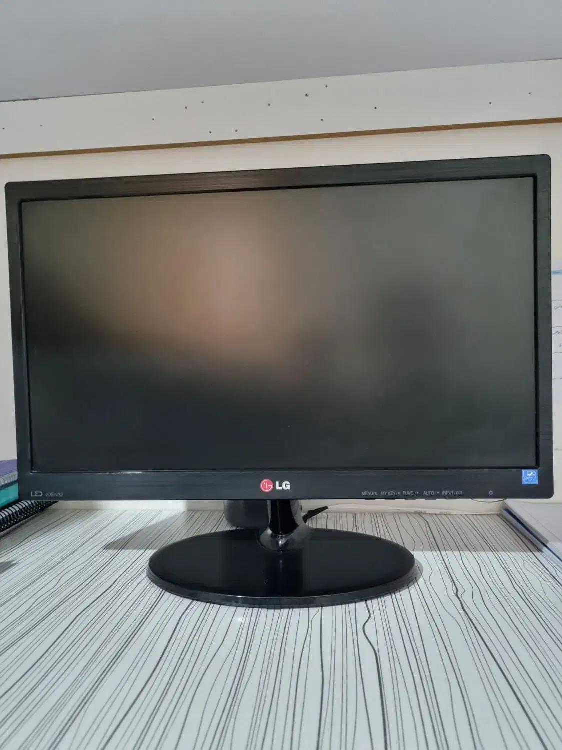 کامپیوتر خانگی|رایانه رومیزی|گرمی, |دیوار