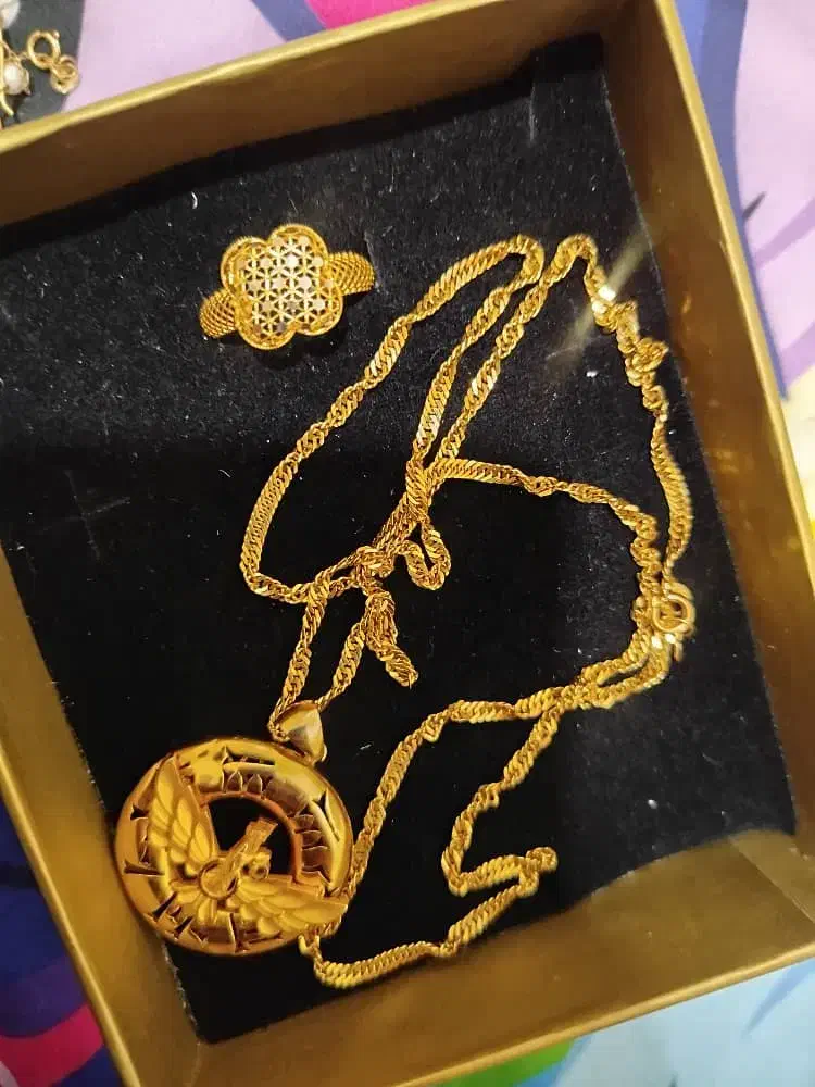 گردنبند نما دار|جواهرات|چاروسا, |دیوار