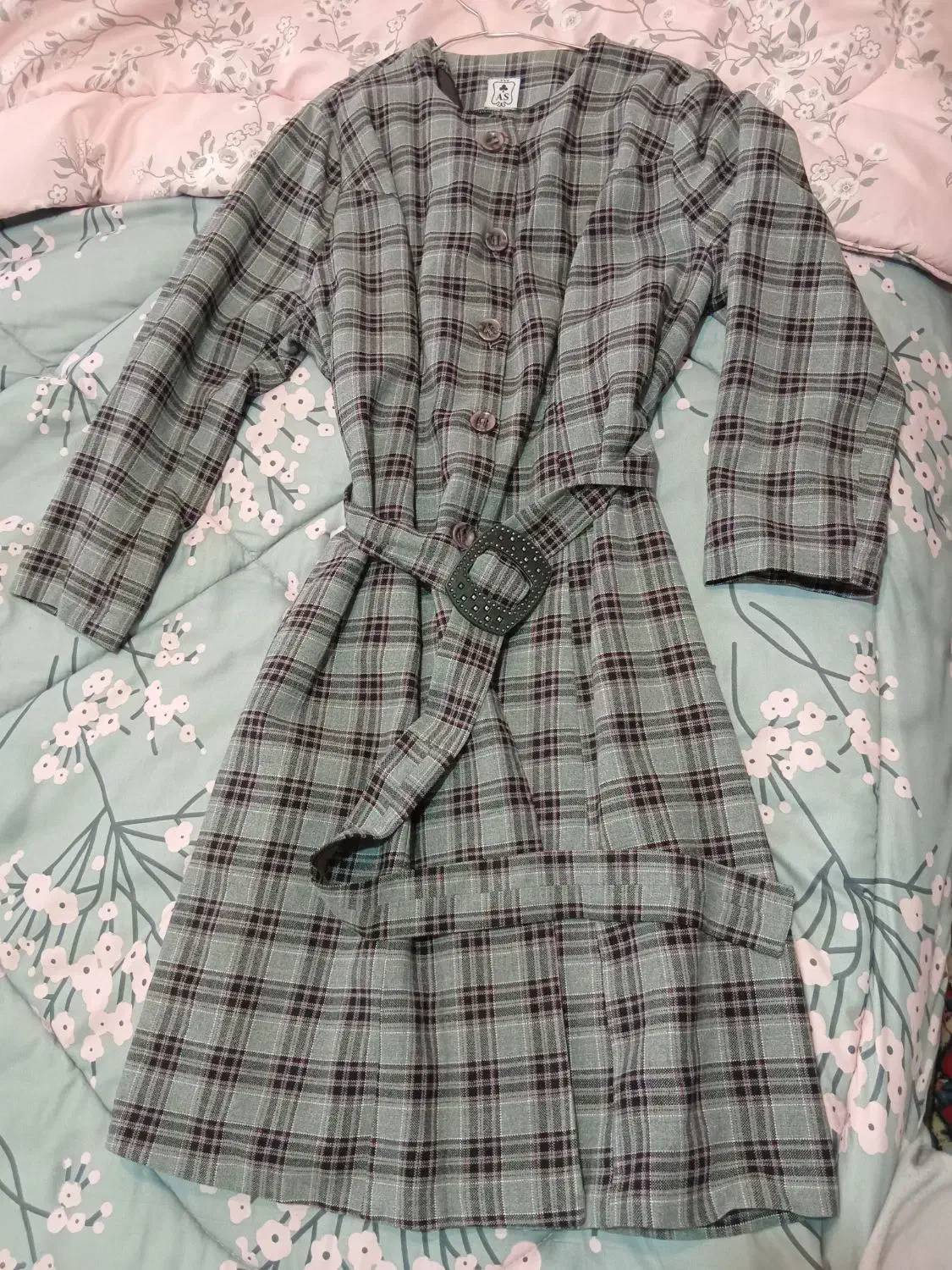 بارونی زیبا|لباس|پردیس, فاز ۳|دیوار