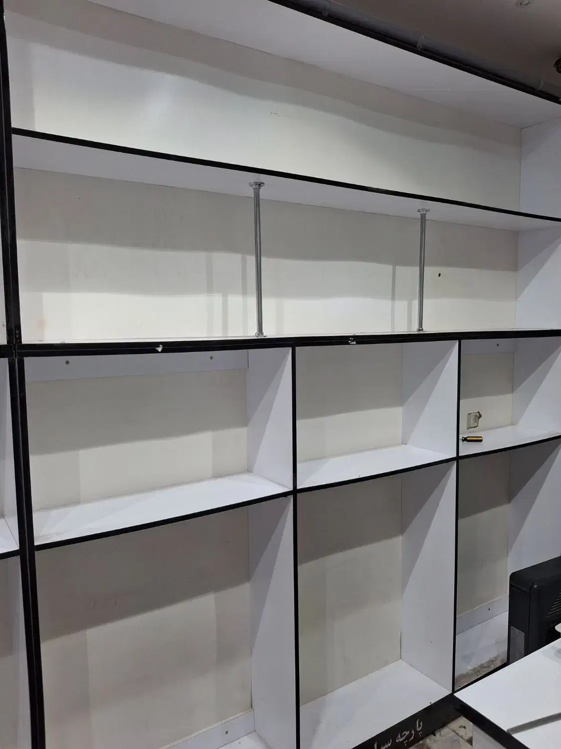 قفسه|کتابخانه، شلف، قفسه‌های دیواری|قم, باغ شریفی|دیوار