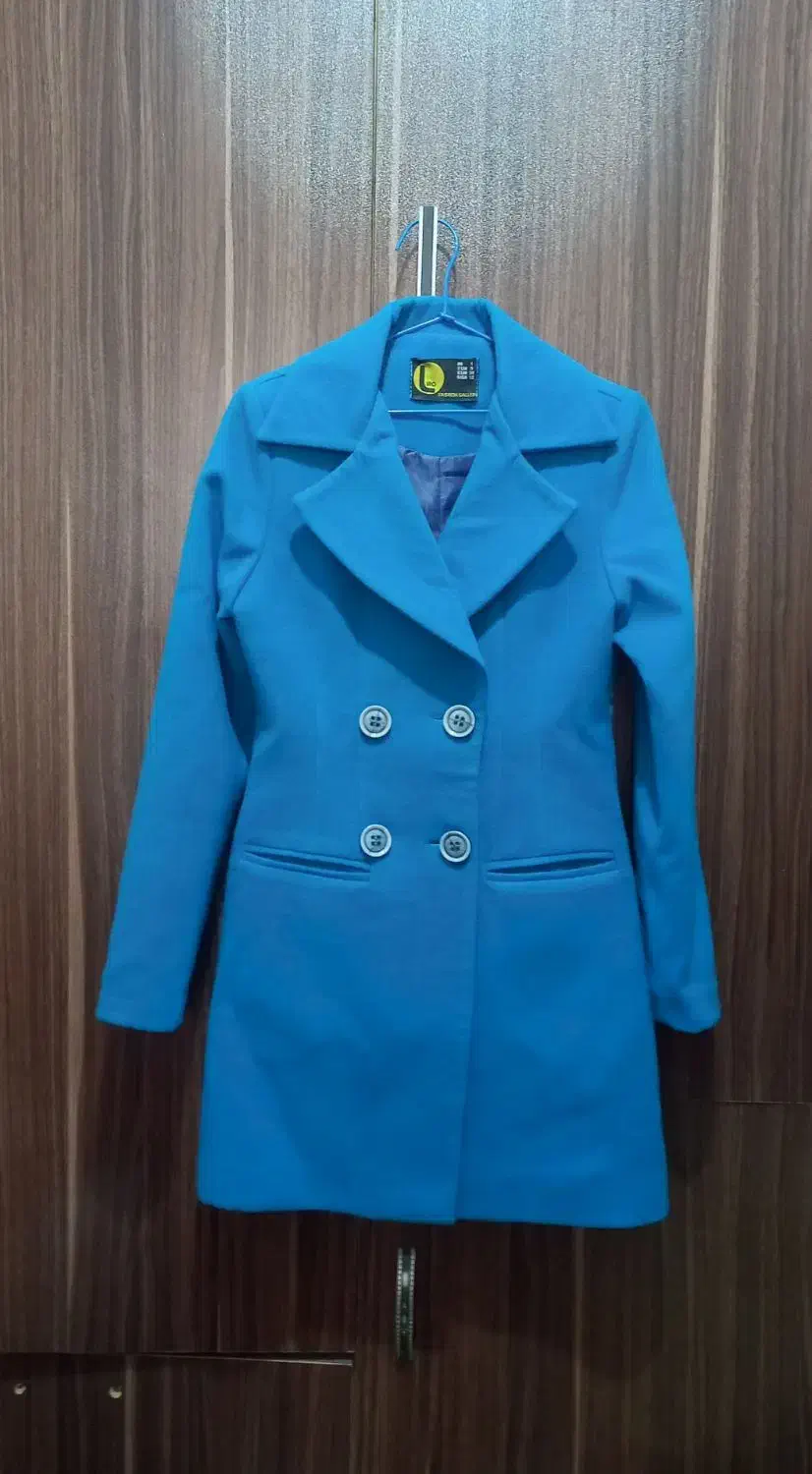 پالتو زمستانی|لباس|صومعه‌سرا, |دیوار