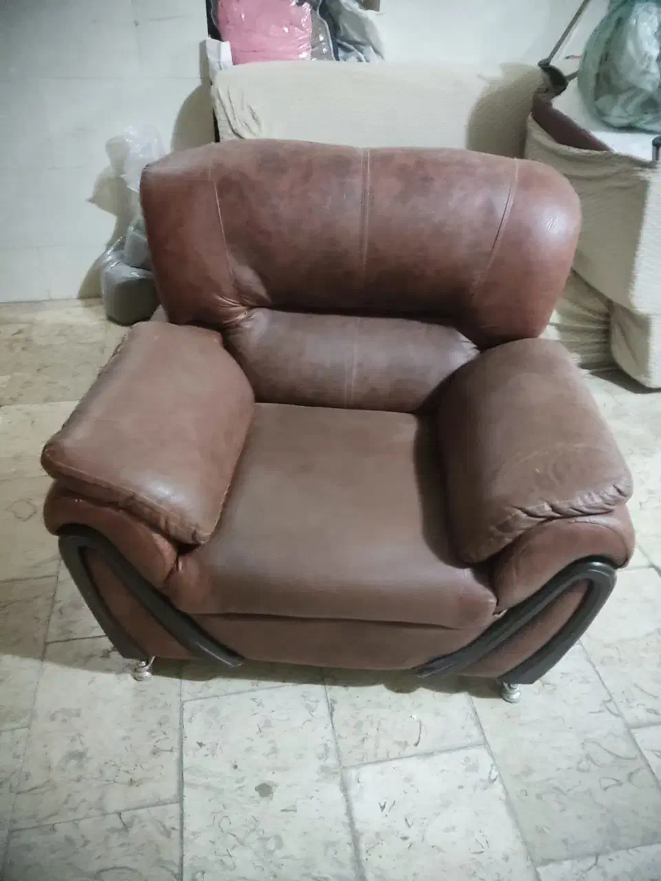 فروش مبل چرم هفت نفره|مبلمان خانگی و میز عسلی|یزد, |دیوار