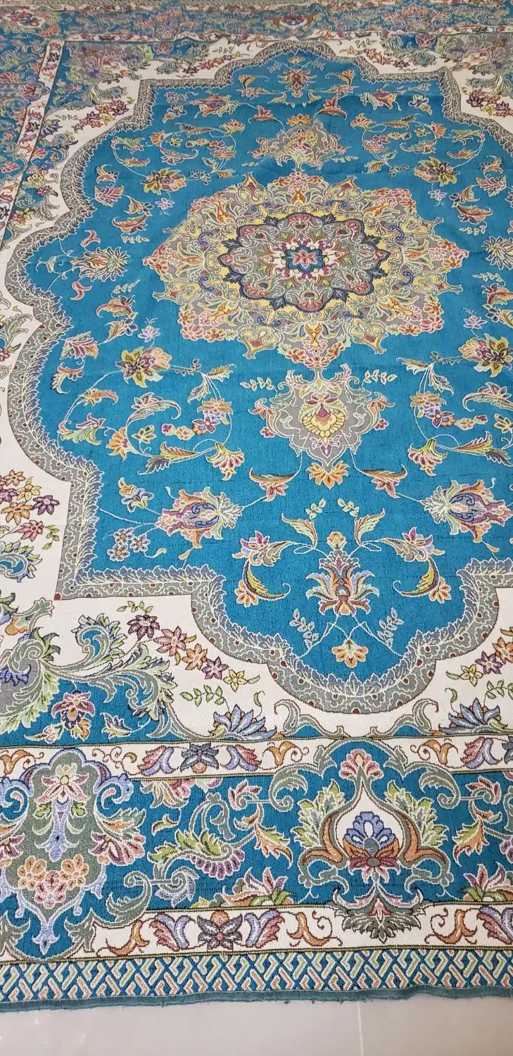 روفرشی زرکدار شرکت کیاباف یزد ۲/۵ در ۳/۵کاملا ضخیم|روفرشی|تهران, بهار|دیوار