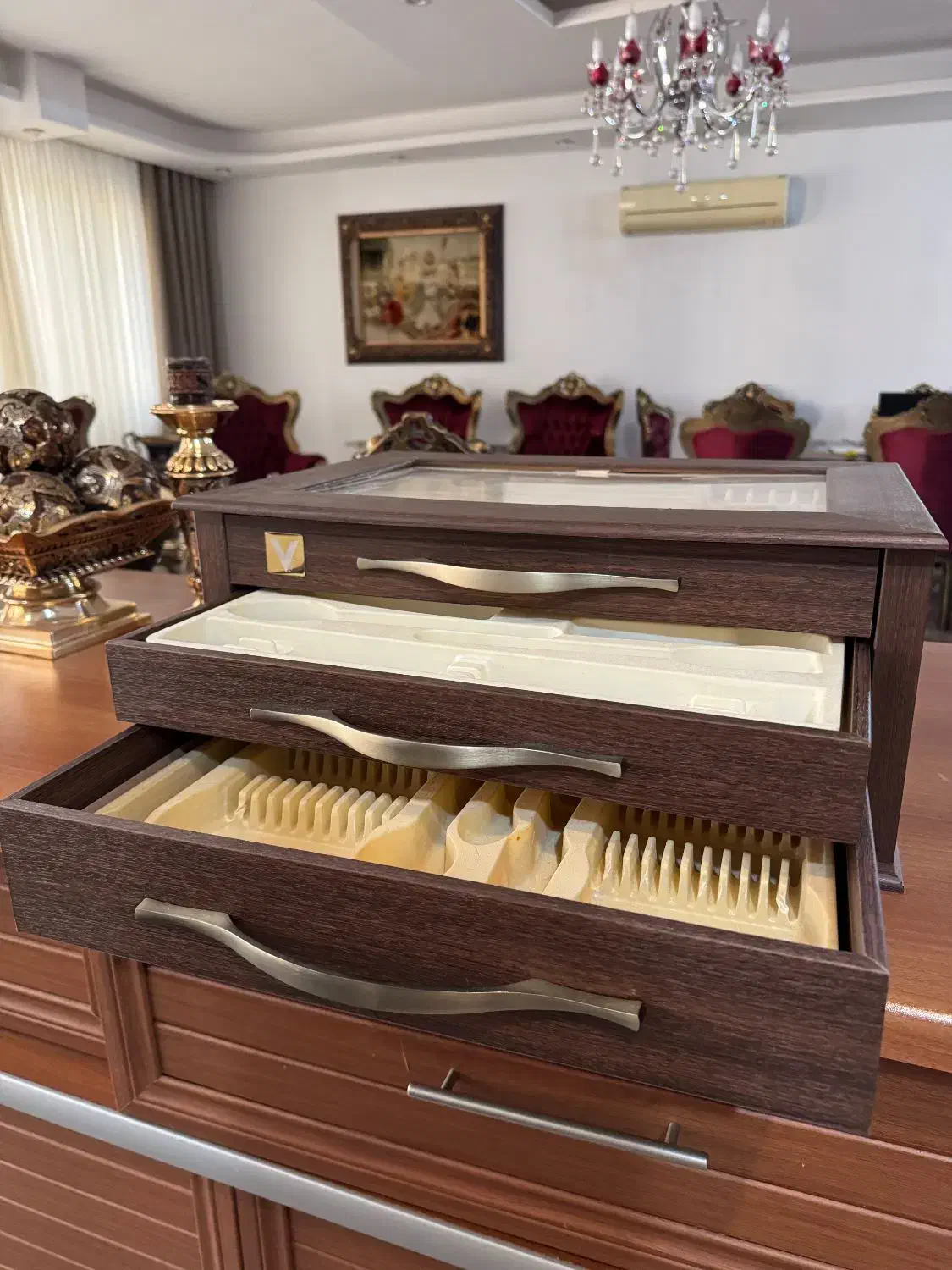 کنسول قاشق و چنگال چوبی سه کشو برند ورسا|ظروف سرو و پذیرایی|مشهد, کوشش|دیوار