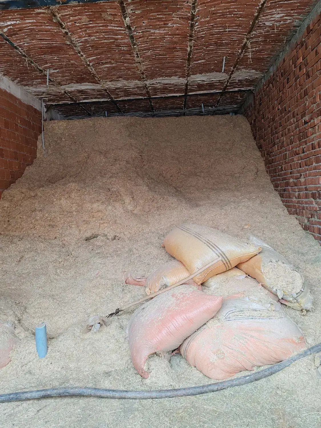 پنج شش تون کاه|حیوانات مزرعه|خاو و میرآباد, |دیوار