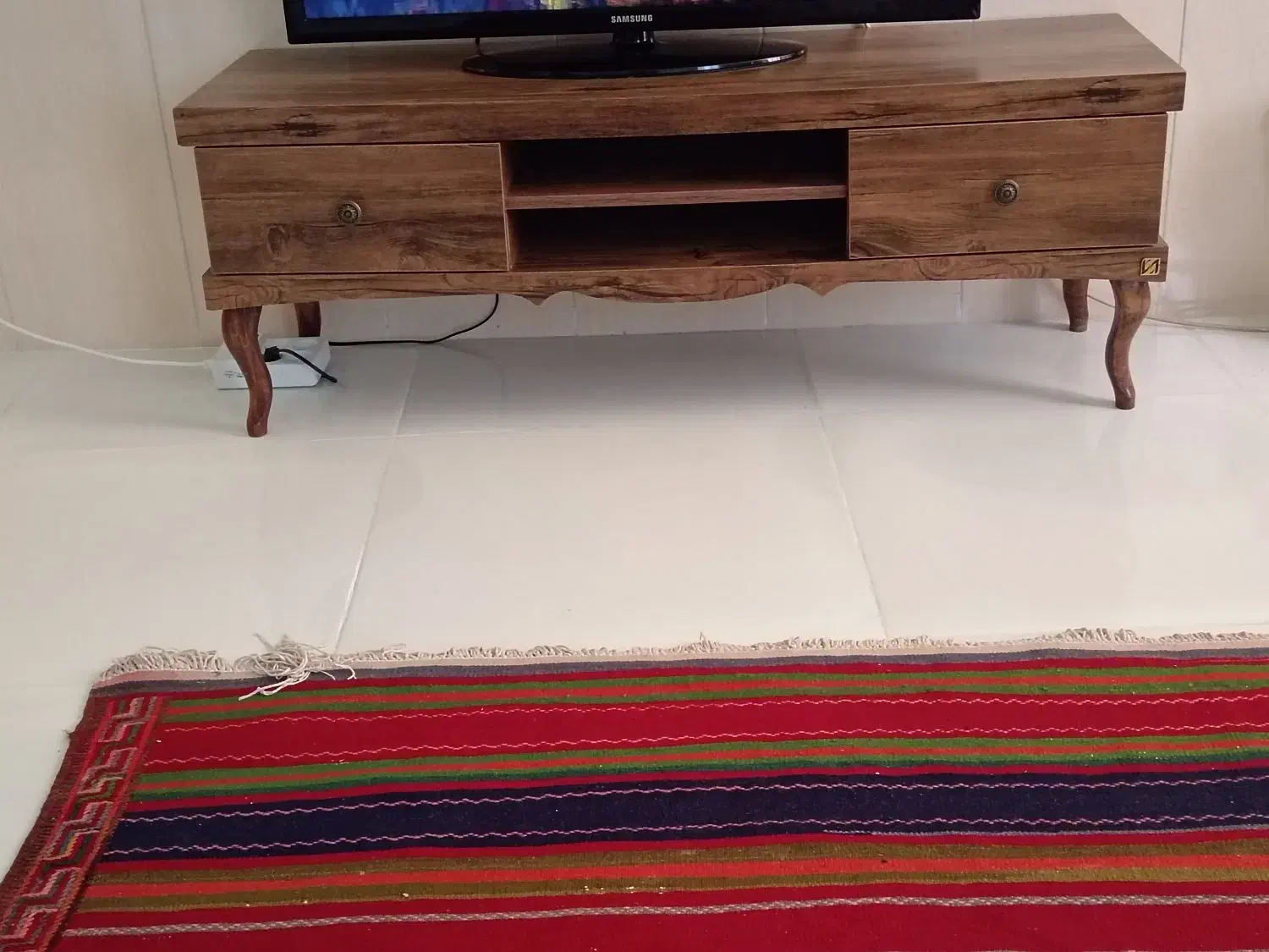 میز تیوی|میز تلویزیون|نیشابور, سرآب کوشک|دیوار