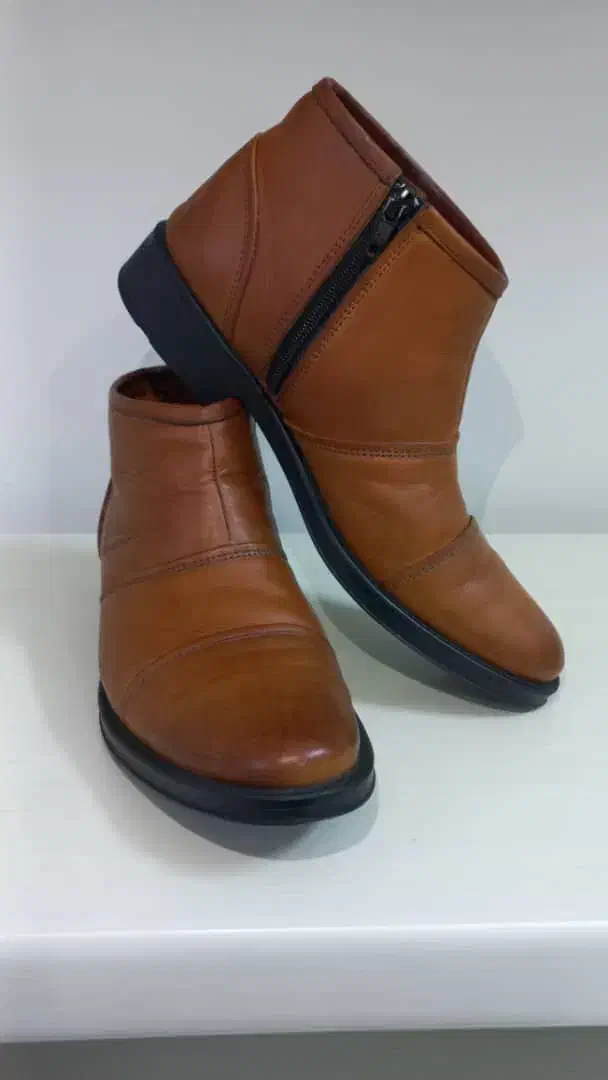 نیم بوت چرم طبیعی سایز۴۰|کیف، کفش، کمربند|قم, نخودی|دیوار