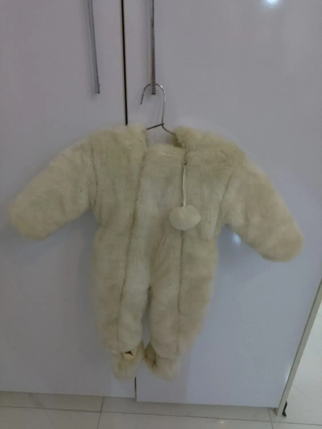 لباس بچه|کفش و لباس بچه|اندیشه, اندیشه فاز ۱|دیوار