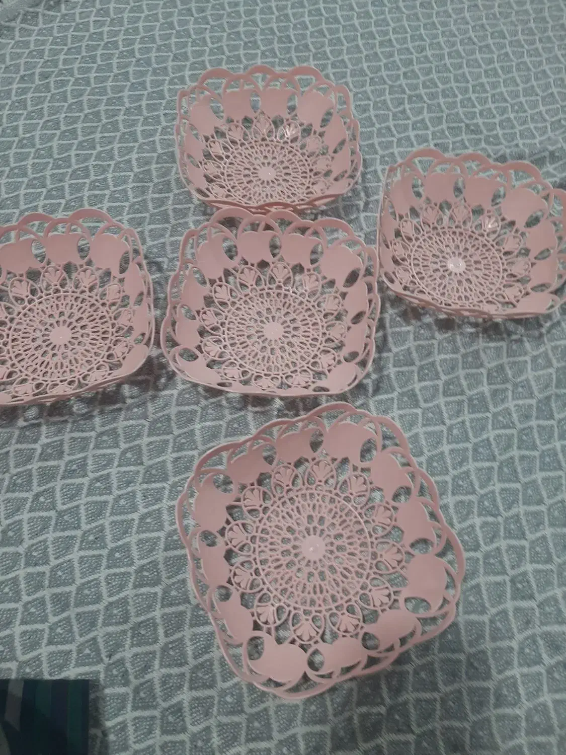 وسایل منزل،.همگی نو هستن. معاوضه با گل طبیعی|ظروف نگهدارنده، پلاستیکی، یک‌بارمصرف|سنندج, |دیوار