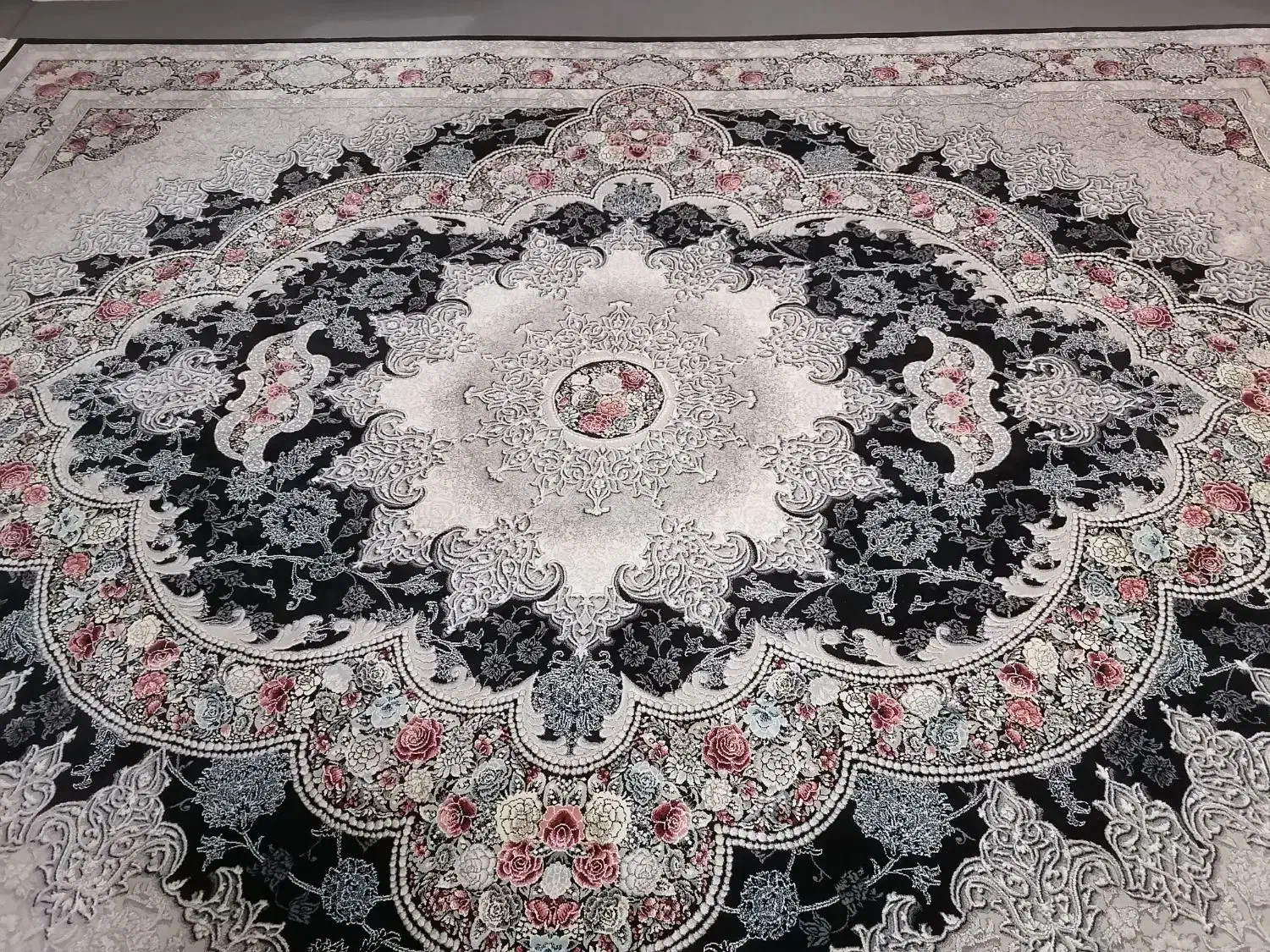 فرش ۱۲ متری ۷۰۰ شانه و فرش ۶ متری ماشینی|فرش|تهران, استخر|دیوار