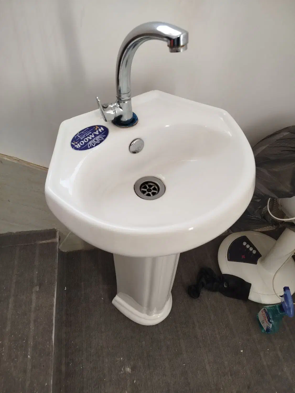 سنگ دستشور و شیر آب جنس درجه یک|لوازم سرویس بهداشتی|تربت جام, شهرک معلم|دیوار