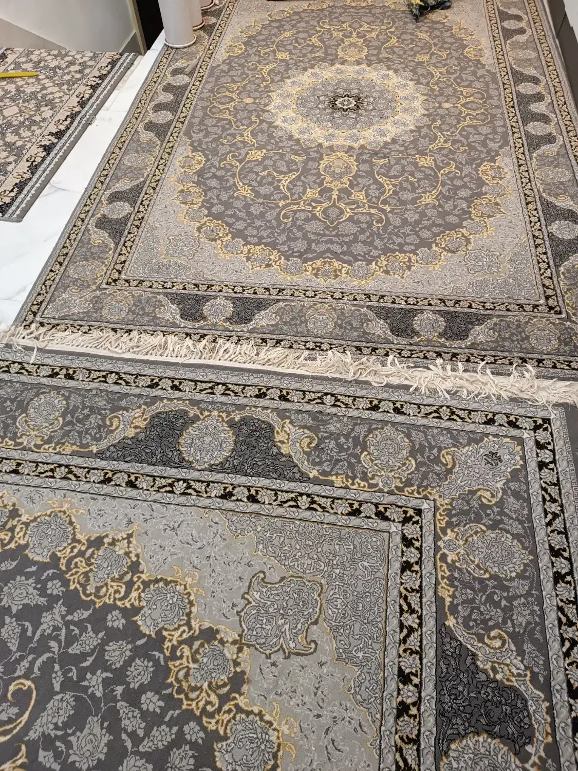 فرش های کاملاسالم بدون هیچ پارگی یاسوختگی|فرش|خرمدره, |دیوار